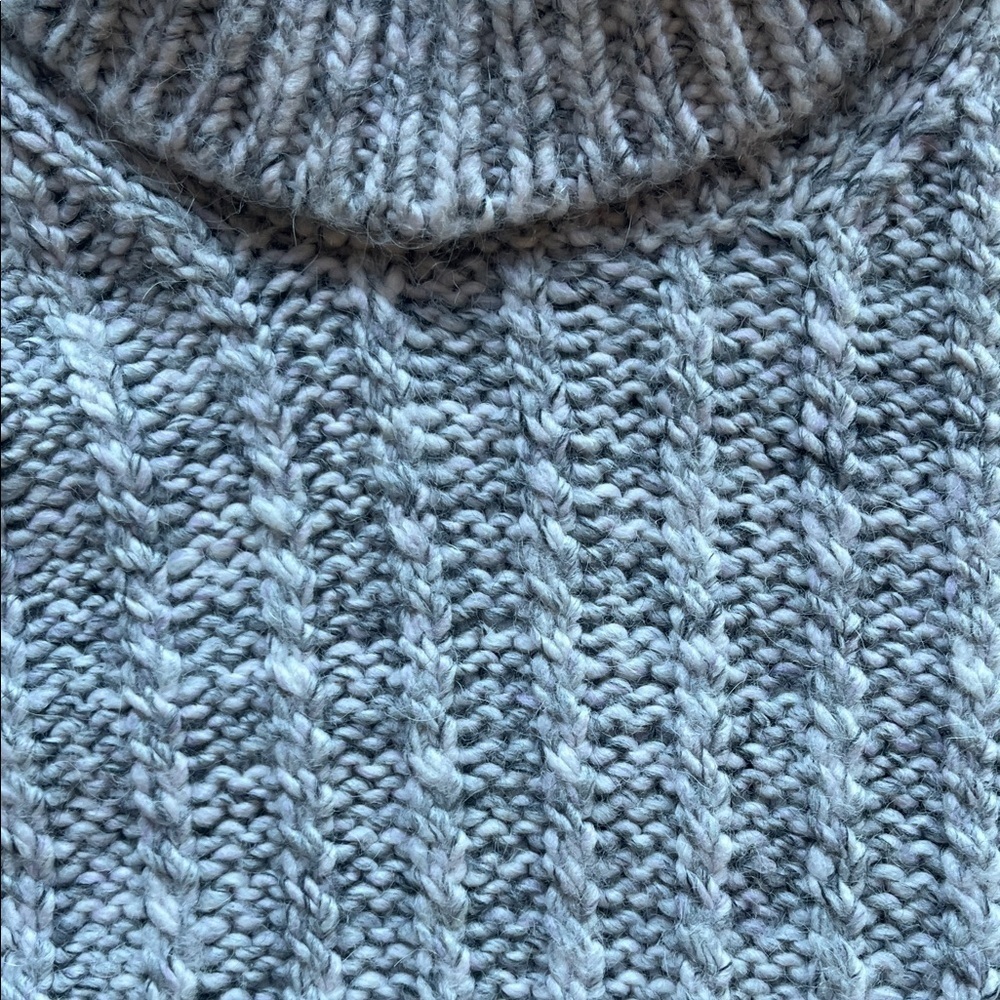 NWOT Banana Republic Gray Turtleneck Italian Yarn Sweater - Size Small - Picture 4 of 9